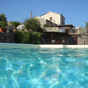 lo-scudiero-di-san-teodoro.sicilyhotelsitaly.net/
