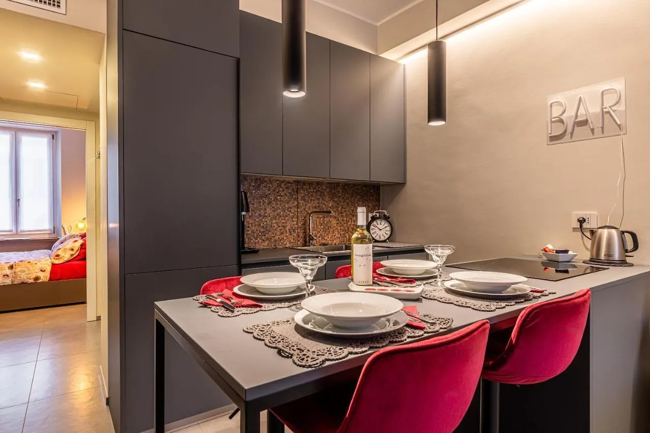 Duomo A 2 Fermate - Tiny Apartment In Pta Venezia Milan